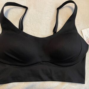 Black medium support VS sports bra NWT